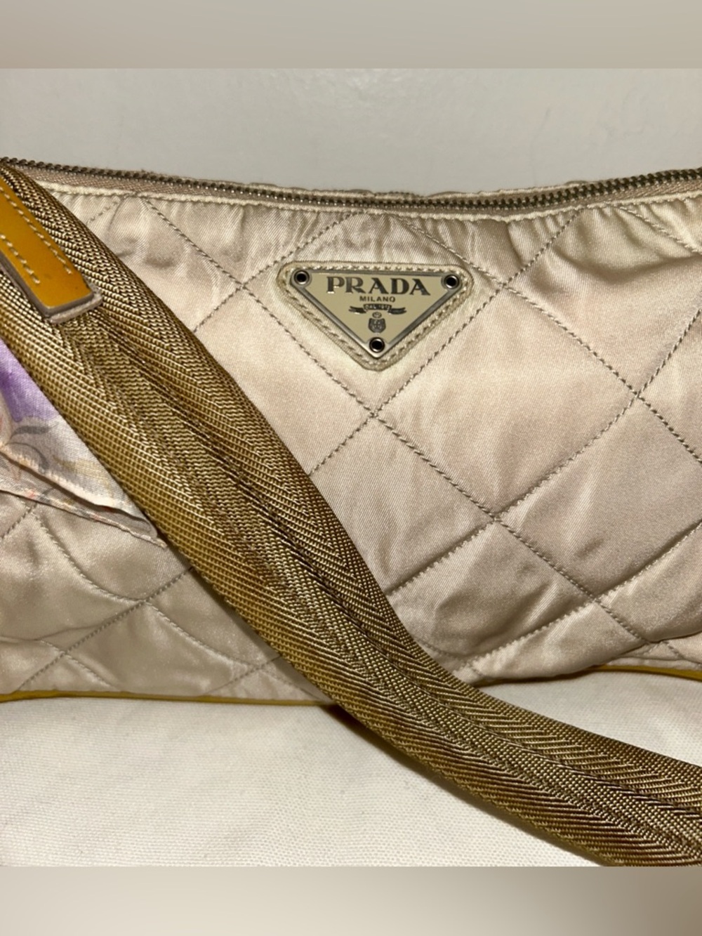 Authentic Vintage Prada Nylon tessuto Enamel Beige Shoulder Bag. Homemade Twilly - Picture 4 of 14